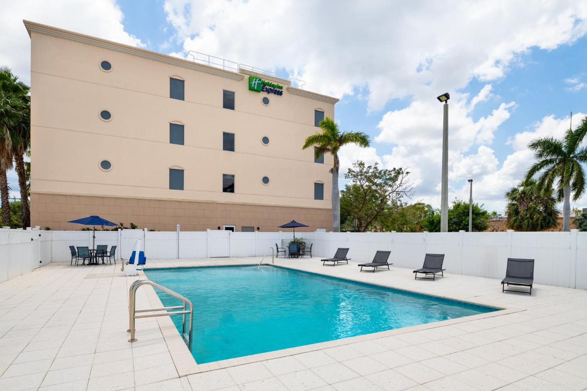 Holiday Inn Express & Suites Boynton Beach West By Ihg Kültér fotó